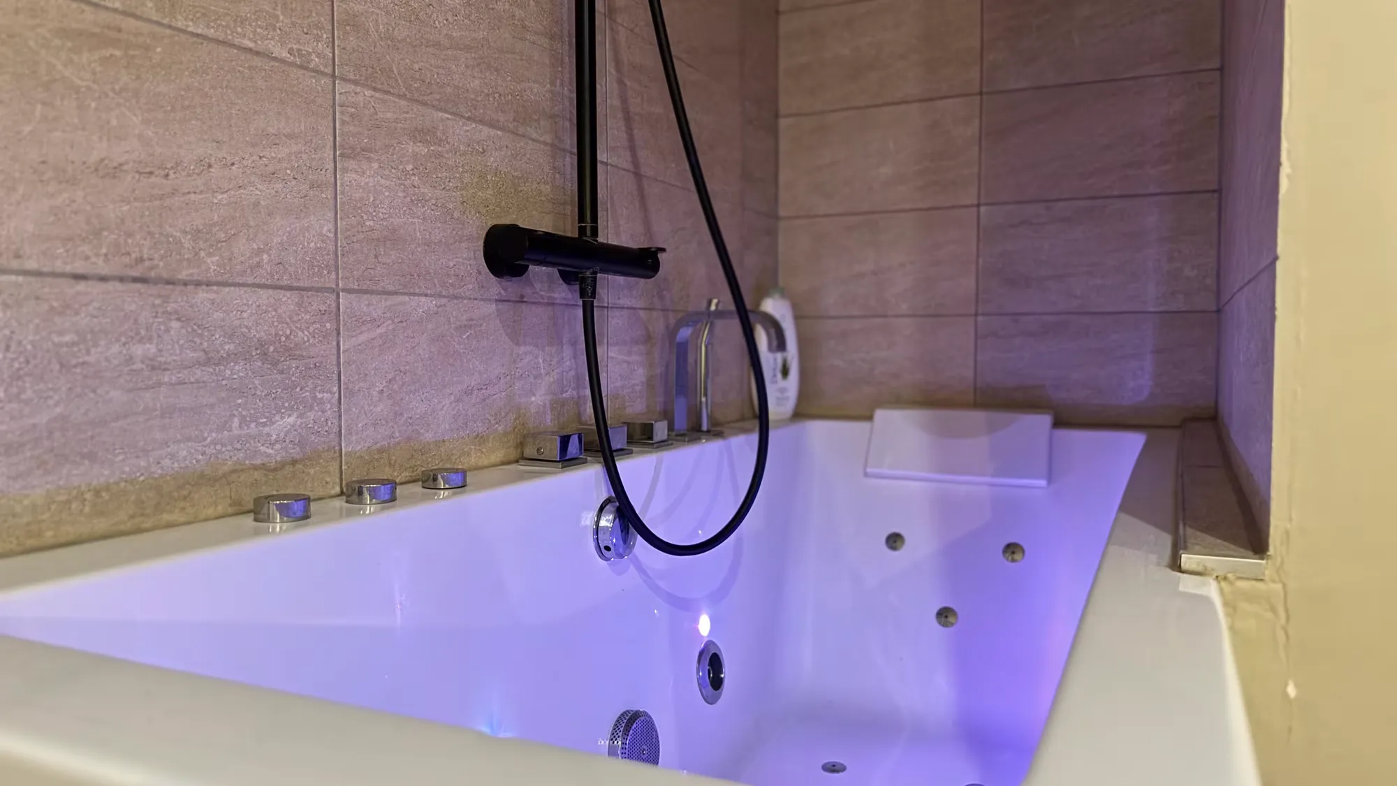 Salle de bain — Escapade Sereine, Laval