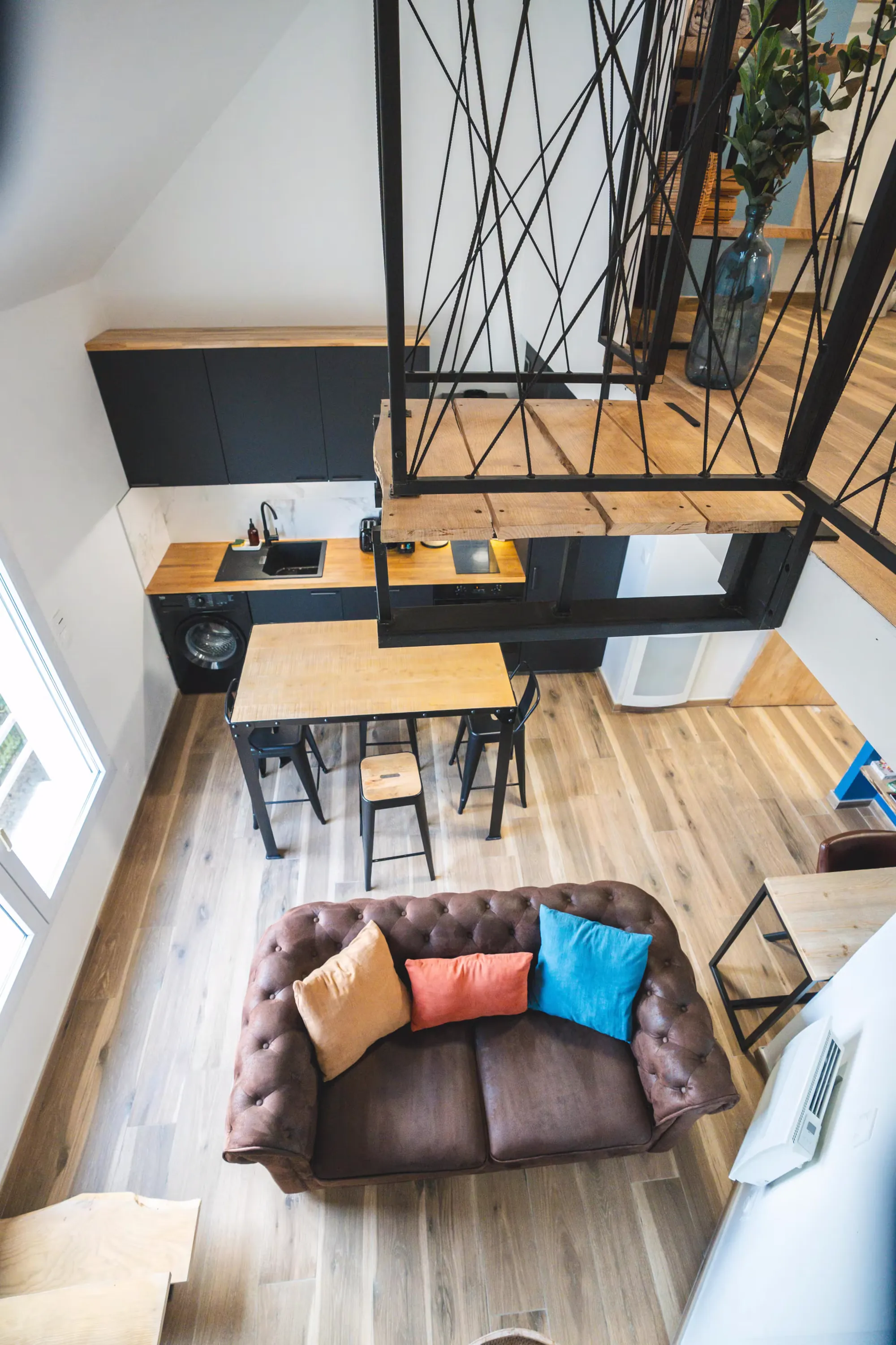Salon — Factory, Laval
