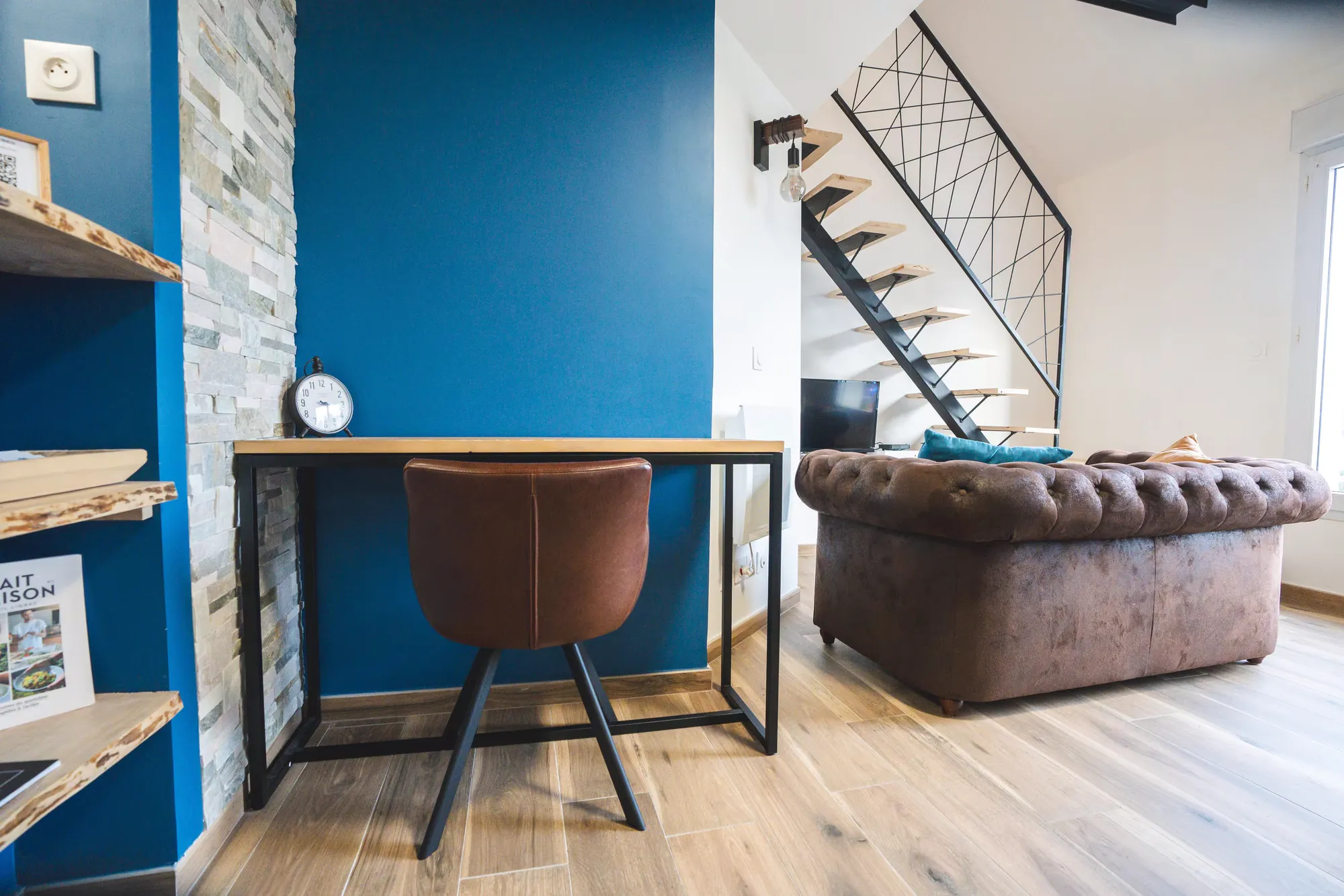 Salon — Factory, Laval